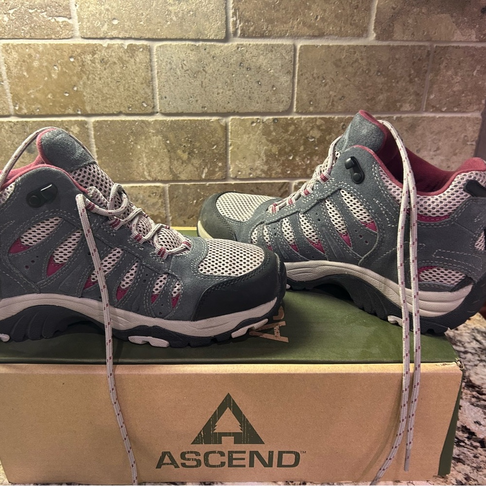 Ascend Women's Gray and Pink Hiking Shoes